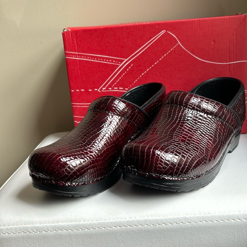 Sanita original professional Hampden Bordeaux Burgundy embossed leather clogs 38